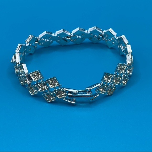 SALE! 3for$15 Vintage Rhinestone Bracelet 7.5” Silver Tone Fold over clasp - Picture 2 of 8